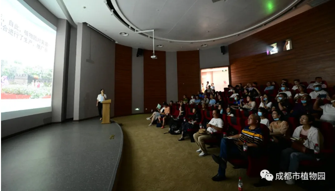 “醉芙蓉培育推广应用示范”陆续开展相关技术培训